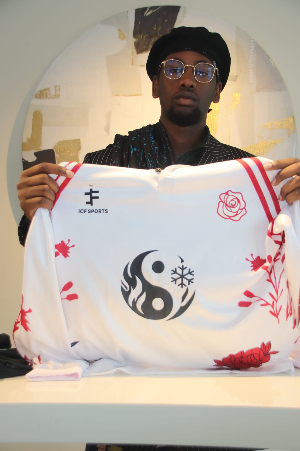 Red roses kit reveal